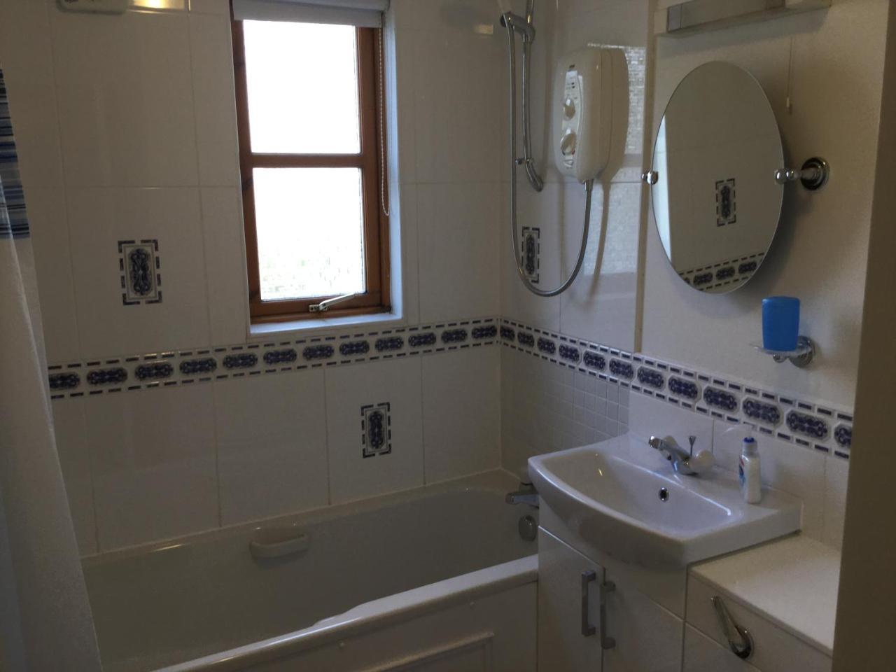 Two-Bedroom Apartment - Golf View Free Parking Inverness Ngoại thất bức ảnh